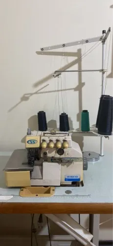 Máquina de Costura Interlock 