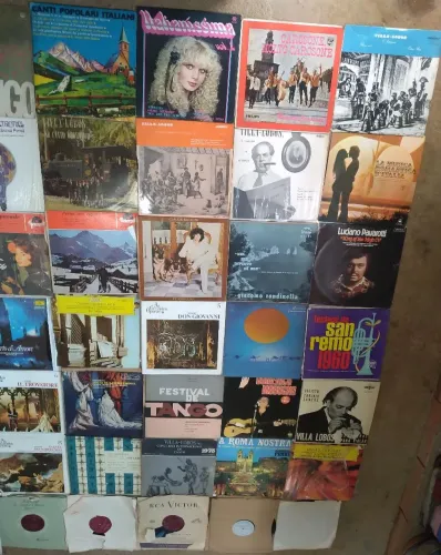 57 discos de vários músicos 