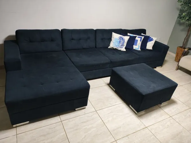 Sofá com Puff em excelente estado. ACEITO CARTÃO DE CRÉDITO.