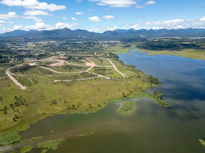 lote em Condomínio em Quatro Barras com Vista para Represa do iraí