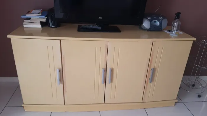 Aparador com 4 portas