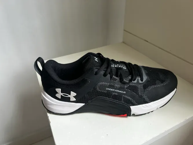 Tenis Under Armor nunca usado!