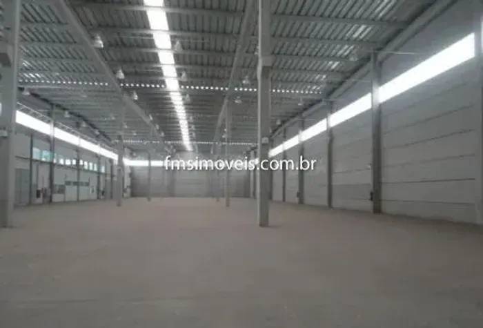 Alugue agora um amplo galpão comercial no Iporanga, Sorocaba-SP 900,34 m² de área!