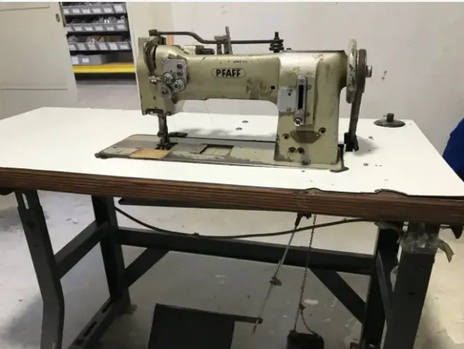 Máquina reta industrial Pfaff
