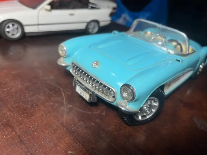 1:18 Carrinho de Coleção - Chevrolet Corvette 1957