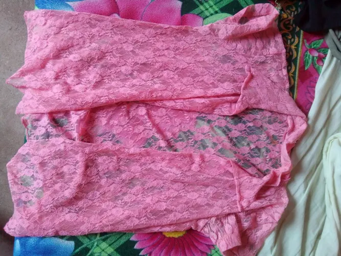 Blusa de renda rosa