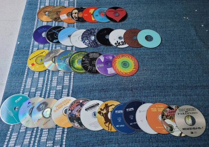 Coleção de CDs antigos originais
