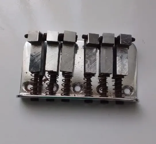 Fonte Fixa de Guitarra 6 cordas em Aço Inox, Ponte Hard Tail, 8cmx4,5cm