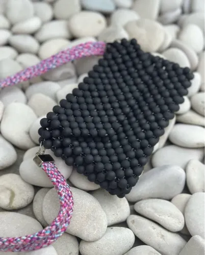 Bolsa Miçanga Preta Emborrachada