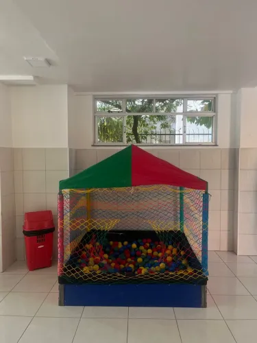 Piscina de Bolinhas e pula pula Infantil