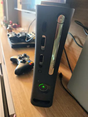 Xbox 360 Arcade Elite hd 120gb 1 jogo 1 controle