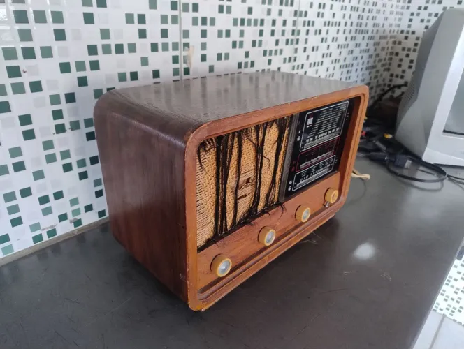 radio valvulado anos 50