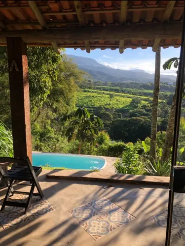 Vendo ou troco casa  em condomínio  região de roças novas Caeté 