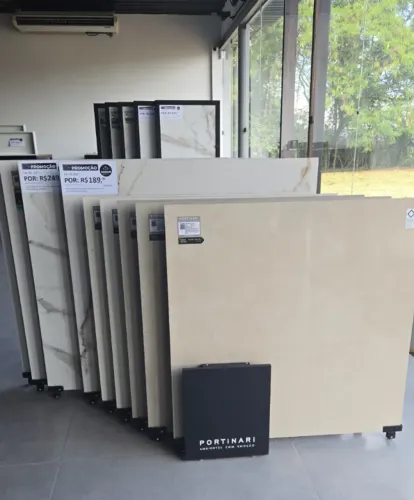Expositor Deslizante para 11 Peças de Ceramica