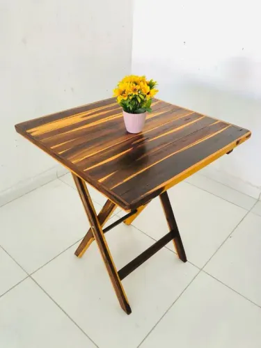 Mesa dobrável de madeira - ideal para espaços pequenos!