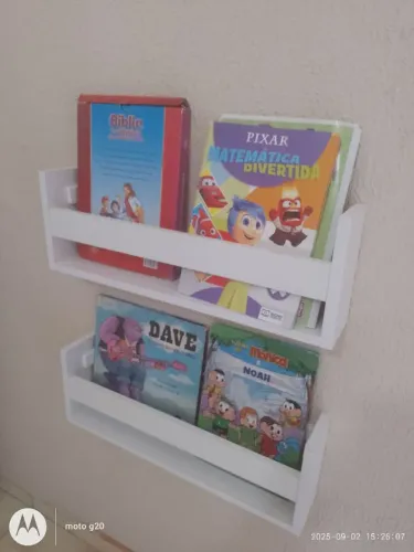 Pratileiras para revistas e livros infantil 