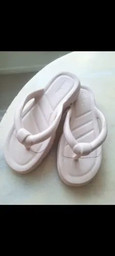 Chinelo Usaflex bege confortável