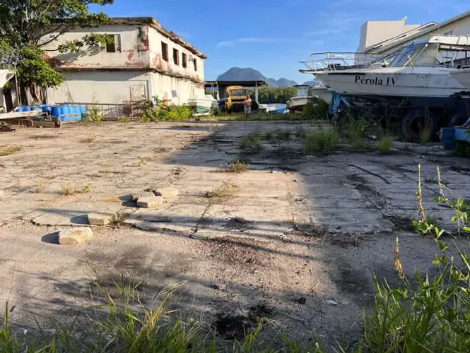 Alugo- Invista em Guarapari - Terreno no Canal para Locação, Ideal para Marina