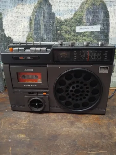 Radio toca fitas Nissei, modelo SL TU 150.