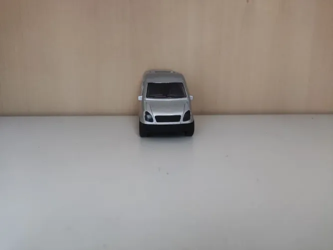  miniatura de van 12cm de largura e 4cm de altura 