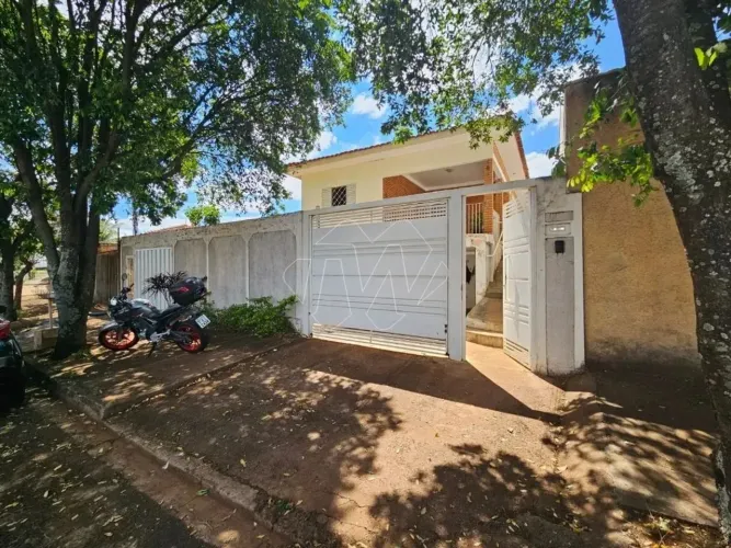 Venda de Casas / Padrão na cidade de Araraquara