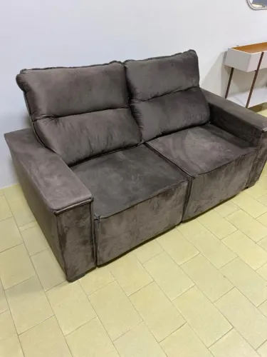 Sofá com 2 lugares, ideal para quem busca conforto e praticidade - Em Promoção 