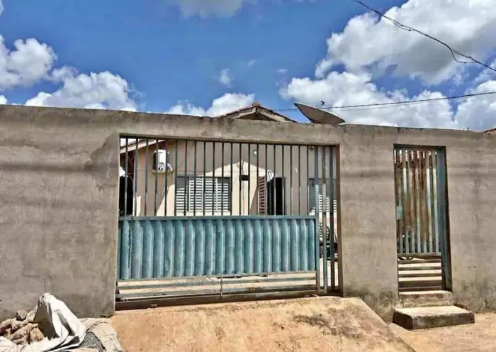 !VENDE SE CASA NO DISTRITO