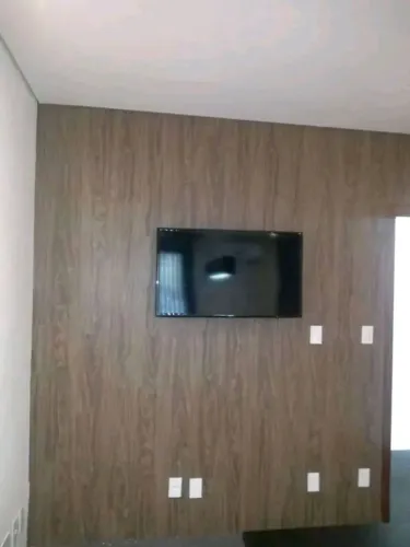 Instalação de pisos vinílicos e carpetes em geral.