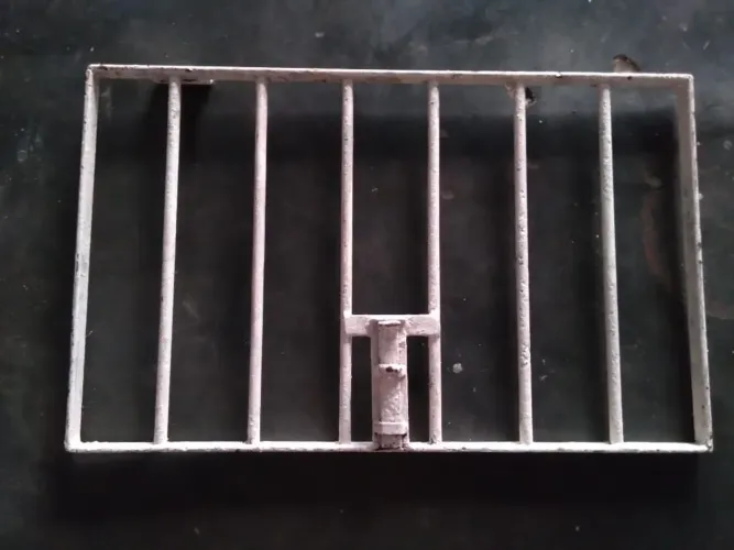 Aranha pequena, grade