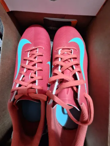 Chuteira society Nike Vapor vermelha ( ler anúncio)