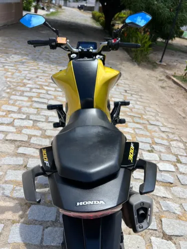 CB300f twister ABS Dourada 2023