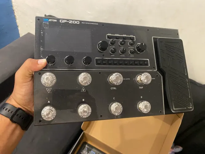 Valeton GP 200 com proteção acrílica 