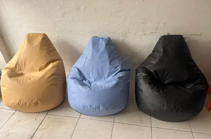 Puff Pera Bege, Azul e Preto