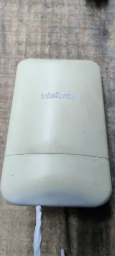 Um par de  antenas Outdoor 5 Ghz Com 15 Dbi Apc 5a 15 Intelbras
