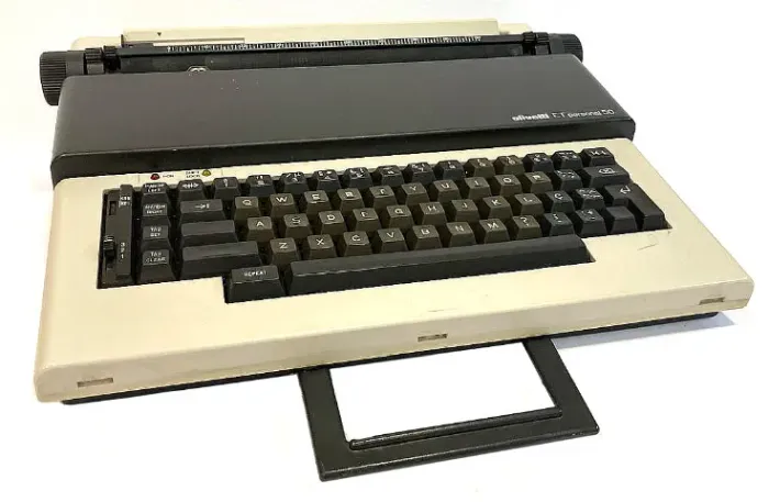 MAQUINA DE ESCREVER OLIVETTI ET PERSONAL 50