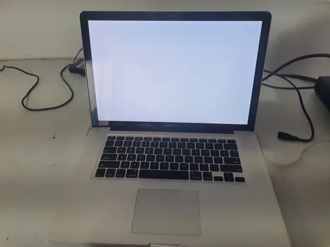 Macbook Pró Intel Core I7 A1286 Liga com Defeito, pra Conserto ou Aproveitar Peças. Leiam!