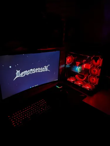 PC Gamer Ultra Performance - Ryzen 7 9800X3D + RTX 4060Ti + DDR5 + Monitor 165Hz