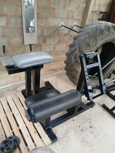 MÁQUINA GLÚTEO 4 APOIOS DE ANILHA
