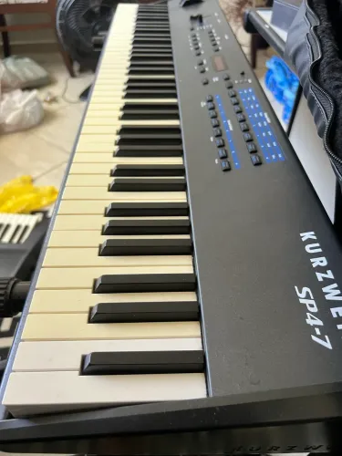 Teclado Kurzweil SP4-7 (algumas teclas com mal funcionamento) 