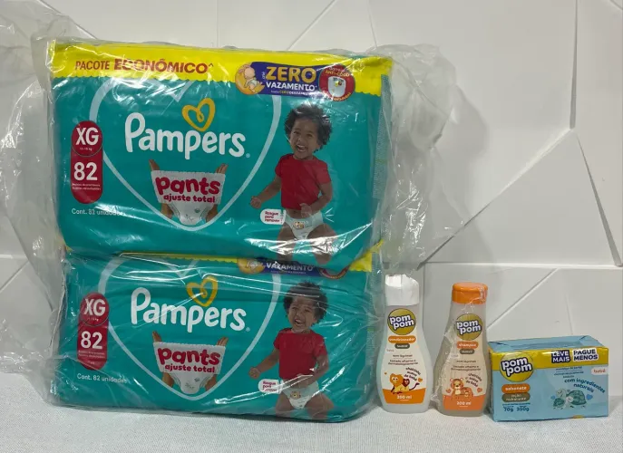 Kit contendo 2 Fralda Pampers Pants Roupinha, 1 shampoo, 1 condicionador e 5 sabonetes.