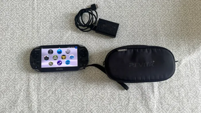 PS Vita OLED PCH-1000 Desbloqueado + Caixa + Cartão Sony 16GB