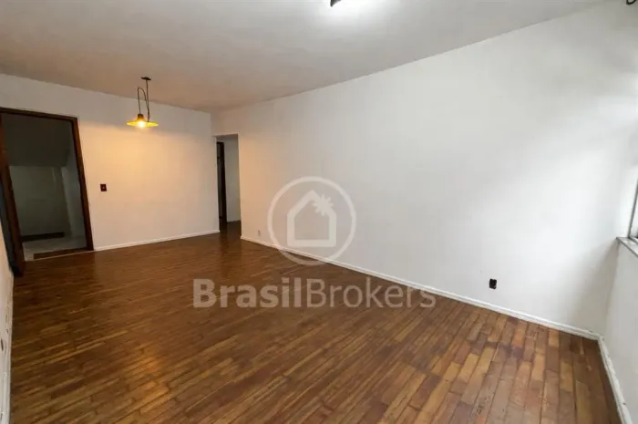 Apartamento à venda no Jardim Guanabara 3 quartos na Rua Uçá, próximo à Praia da Bica