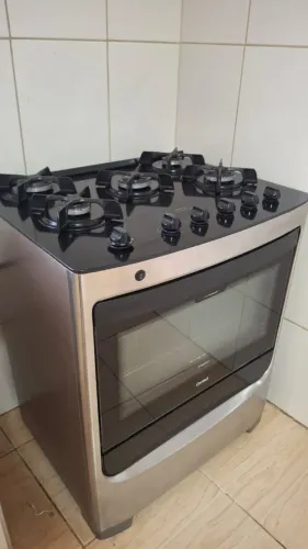 Fogão Consul 5 Bocas Cor Inox com Mesa de Vidro e Grade de Ferro Fundido