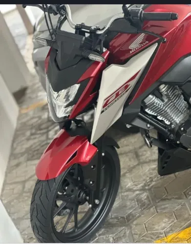 Vendo CB 300 f