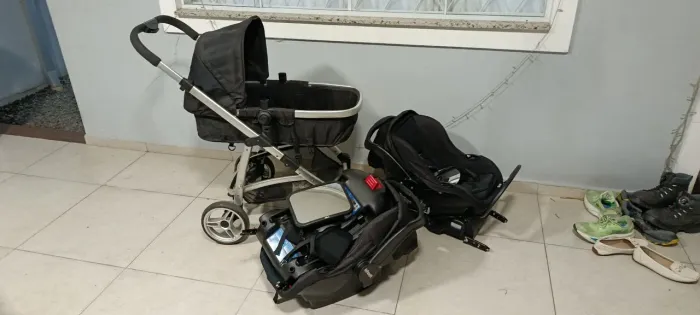 Carrinho de bebê infanti com moises e dois conjuntos de bebe conforto com base de carro is