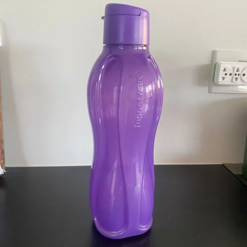 Garrafa Eco Tupperware 1 litro roxa com glitter 