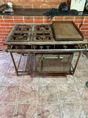 Fogão indústria 4 bocas c/ forno$ 580,00 reias