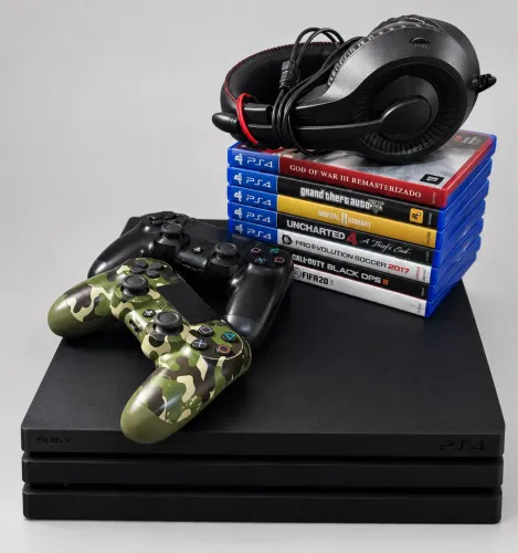 VENDO PLAYSTATION 4 PRO 1TB COM 2 CONTROLES + 7 JOGOS (inclui cabos e carregadores)
