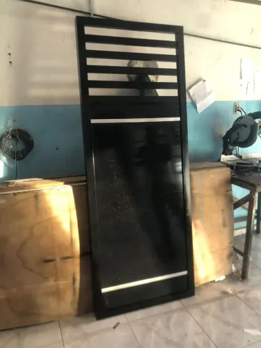 Porta de abrir alumínio preto 85x210