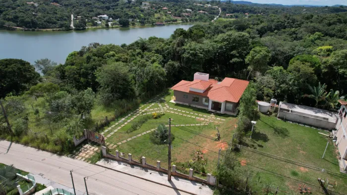 Sítio à Venda Condomínio Nosso Rancho: 5.000m², Fundo para Lagoa e 3 Suítes!